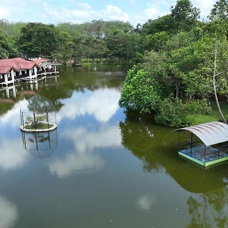 Lake Serenity Resort & Spa Kuruwita Extérieur photo