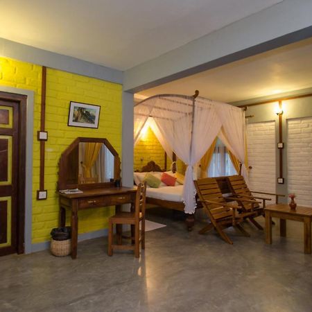 Lake Serenity Resort & Spa Kuruwita Extérieur photo