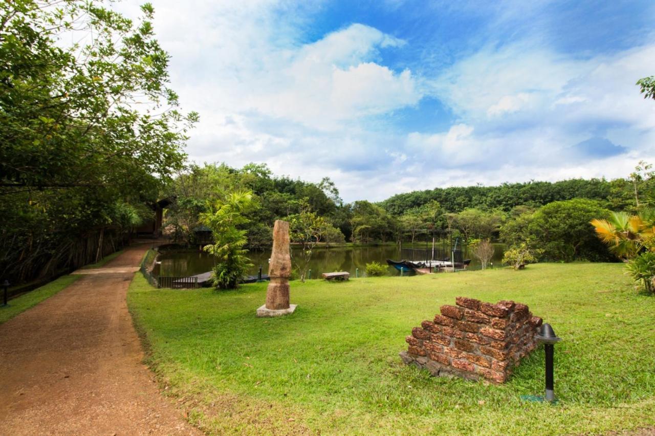 Lake Serenity Resort & Spa Kuruwita Extérieur photo
